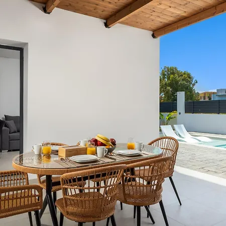 Salty Sun Luxury Villa *